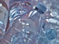 Anumite tipuri de ambalaje din plastic de unică folosință vor fi interzise în UE