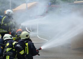 Incendiu în Vrancea: Au uitat oala pe aragaz și a luat foc. Două persoane au fost duse la spital