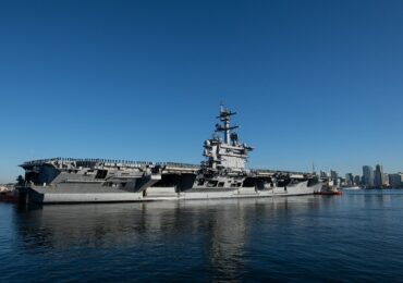 Criză gravă la bordul navei USS Abraham Lincoln. Câțiva marinari au încercat să sară peste bord