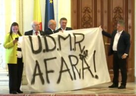 Parlamentarii AUR fac scandal la uşa lui Ciolacu: Cer scoaterea UDMR de la guvernare (Video)