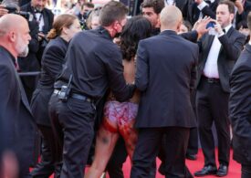 Protest pe covorul roșu de la Cannes: Nu ne mai violați! (Galerie foto & video)