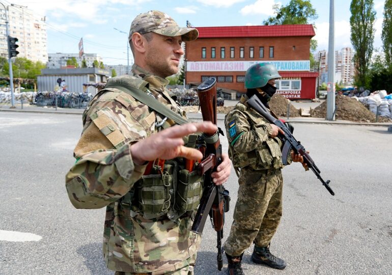 Un american capturat de ruși în Ucraina a fost eliberat de un grup de voluntari din SUA (Video)