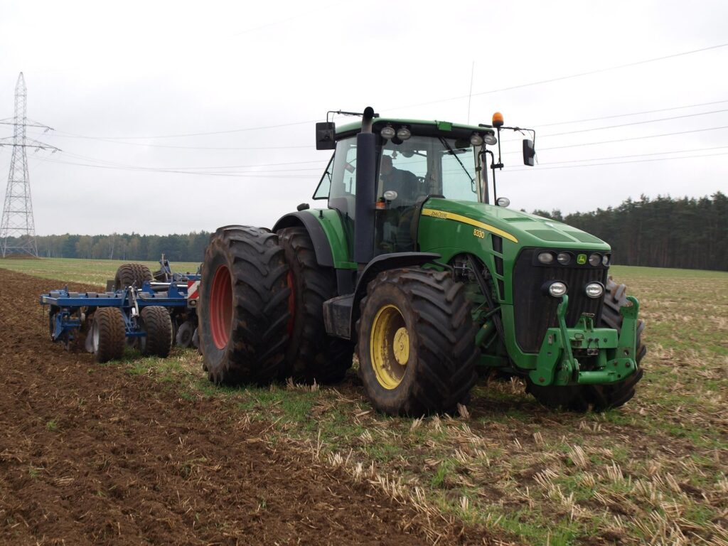 Motorină la 4 lei pentru fermieri. Ministrul Agriculturii: Vom elibera anumite tichete