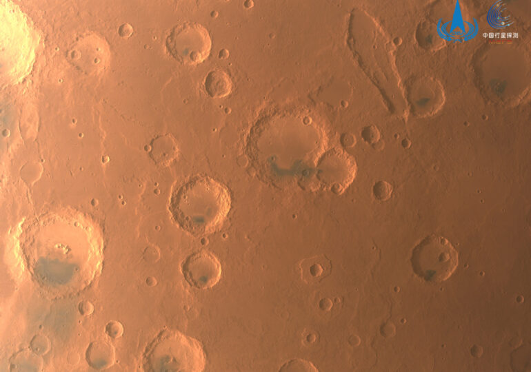 Imagini spectaculoase surprinse de sonda spațială a Chinei pe planeta Marte (Galerie foto)