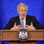 Boris Johnson îşi va da azi demisia. Ce se întâmplă după