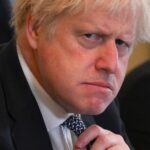 Boris Johnson încearcă să obțină un titlu nobiliar pentru tatăl său, care a fost acuzat de hărțuire sexuală