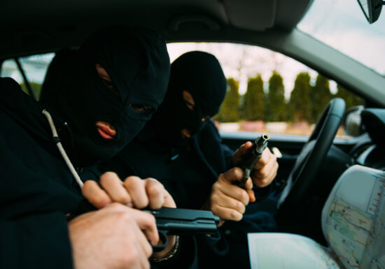 Spărgători de bănci, uciși de poliție într-un schimb de focuri ca-n filme (Video)