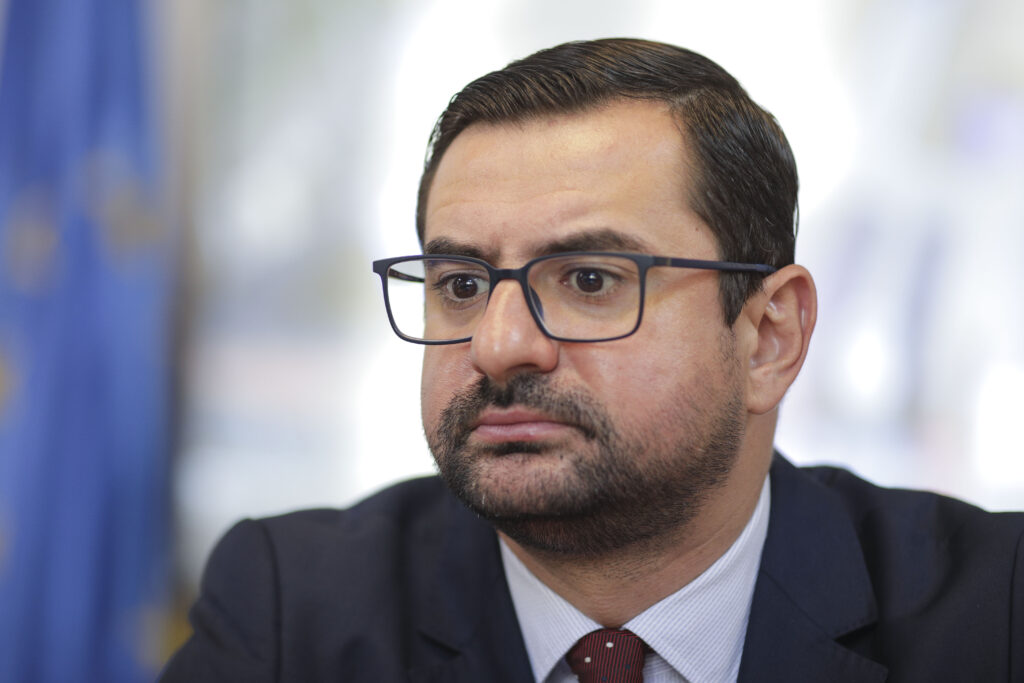 Fostul ministru PSD al Agriculturii Adrian Chesnoiu, condamnat la 4 ani de închisoare cu executare