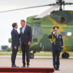 Macron a venit în România să-l convingă și pe Iohannis că Rusia nu trebuie umilită. Franța vrea ca Zelenski să negocieze cu Putin