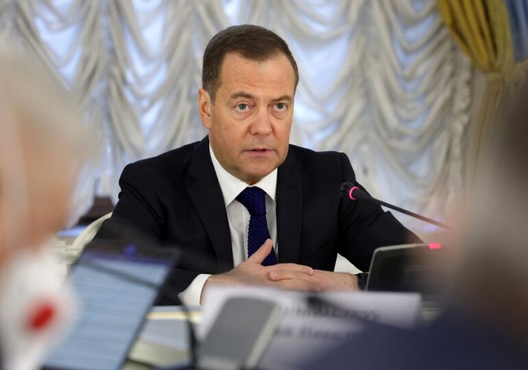 Medvedev vorbește de o catastrofă nucleară globală: „Pierderi pentru toată lumea. Un colaps. Apocalipsa!”