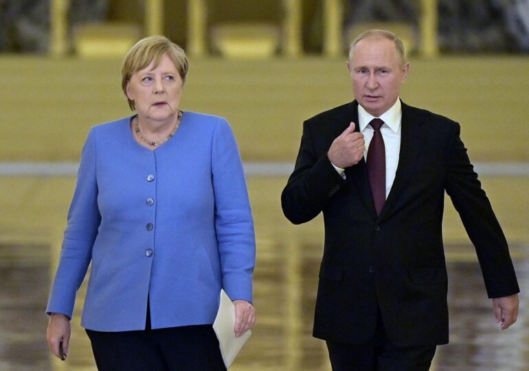 Angela Merkel condamnă, cu o întârziere de trei luni, "războiul barbar" al Rusiei