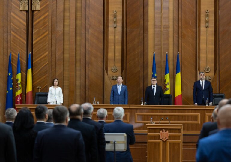 Ședință comună a Parlamentelor României și Republicii Moldova, la Chișinău. La final, aleșii s-au prins în horă (Foto & Video)