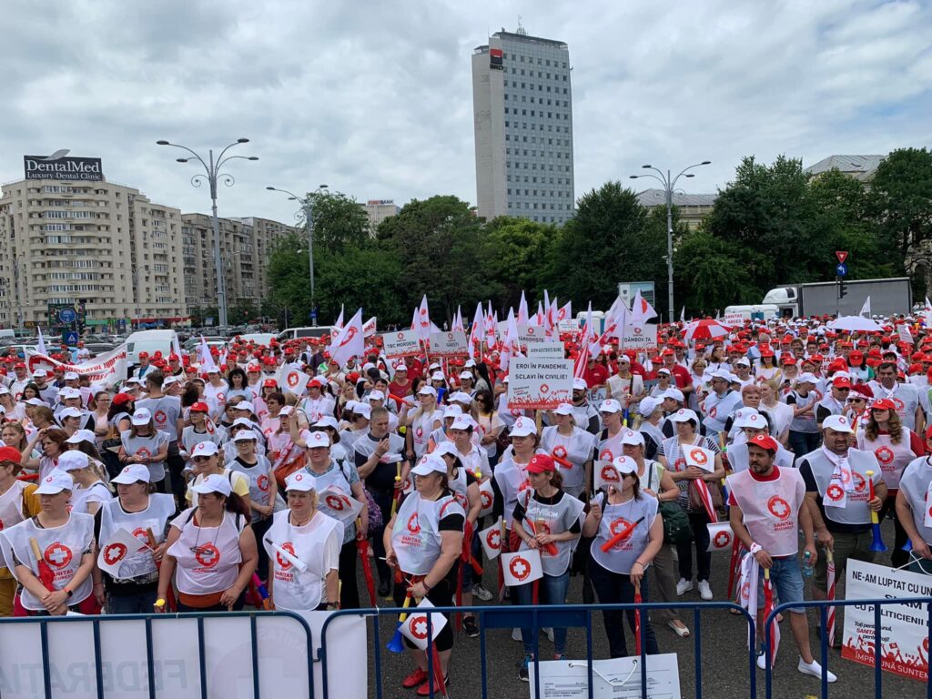 Protest Sanitas: Peste 15.000 de sindicaliști ies azi în stradă să ceară retragerea noii legi a salarizării