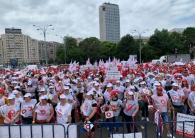 Mii de sindicaliști din Sănătate au protestat la Guvern: Pensii speciale voi vă daţi, Legea 153 nu o respectaţi (Foto & Video)