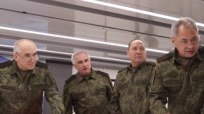 Serghei Șoigu a mers în Ucraina pentru prima dată de la începutul războiului și a decorat soldații ruși (Video)