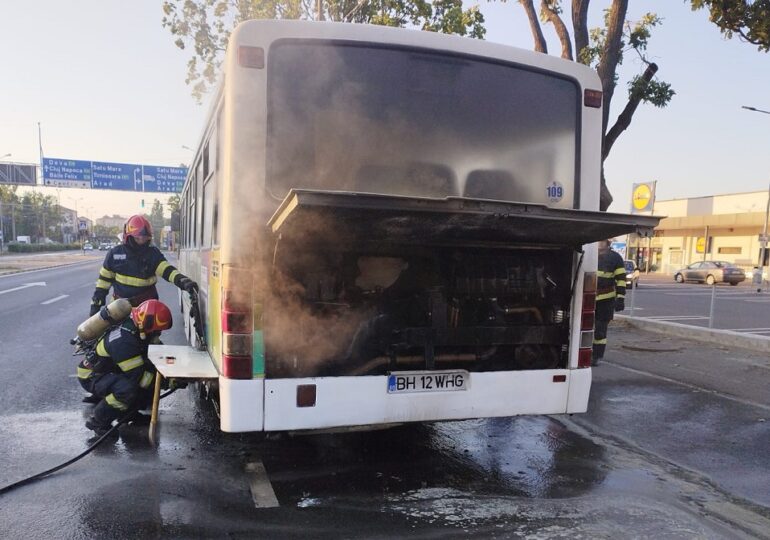 Un autobuz a luat foc cu pasageri în el, la Oradea