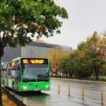 Șoferii care merg pe benzile pentru autobuze din București vor fi filmați și sancționați. Ce amenzi primesc