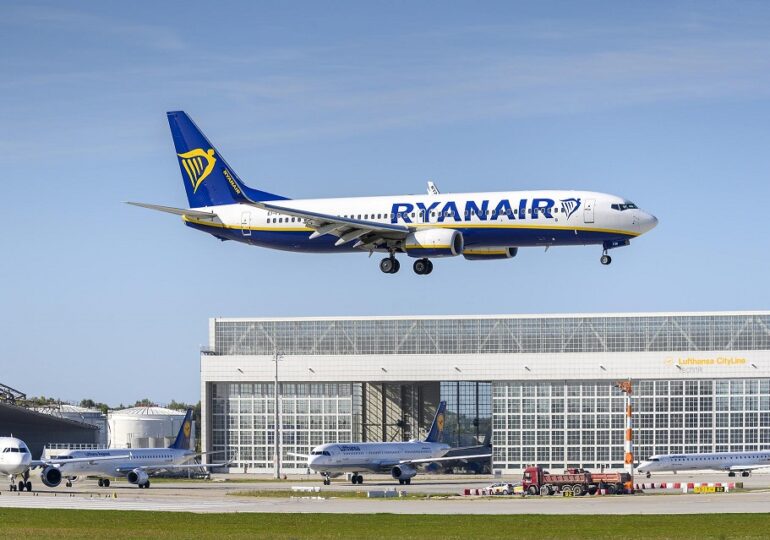 Ryanair anulează 420 de zboruri vineri