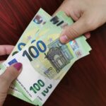 200 de permise auto obținute cu mită în Brașov. Șpaga se învârte pe la 3.000 de euro de carnet