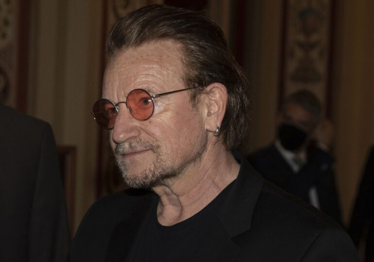 Bono a dezvăluit că are un frate vitreg de a cărui existenţă nu a ştiut zeci de ani