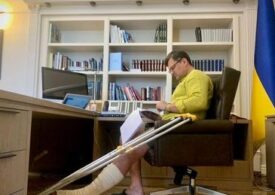 Ministrul de Externe al Ucrainei a ajuns în cârje: Chiar și într-un picior, înainte spre victorie!