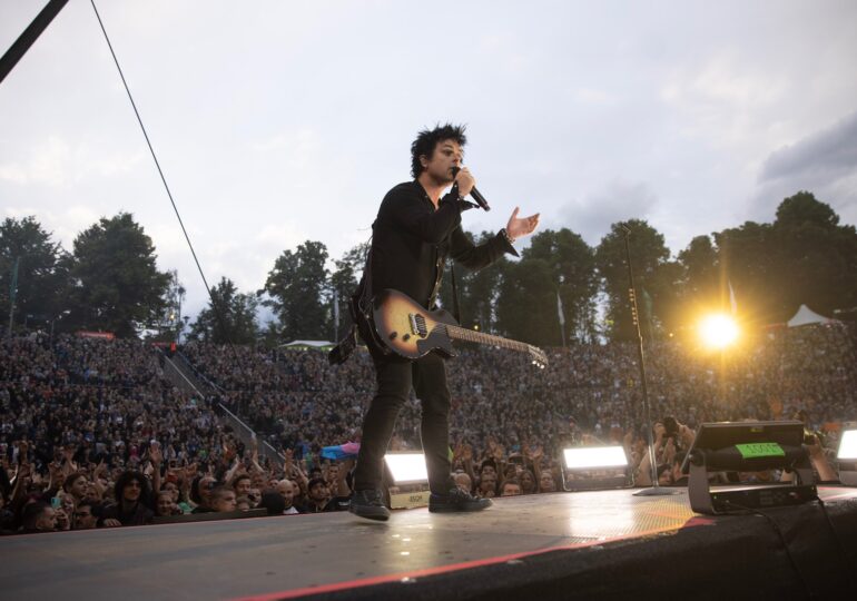 Solistul Green Day renunţă la cetăţenie: Nu vreau să mai fiu un american idiot (Video)
