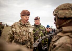 Încă un important lider militar britanic spune că Regatul Unit trebuie să se pregătească de război