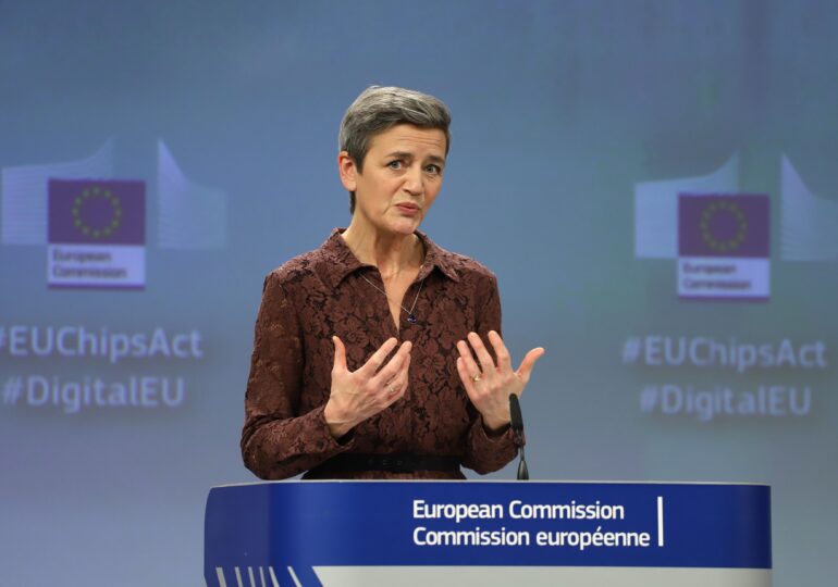 Comisia Europeană ajută cu peste 60 de milioane de euro transportatorii din România