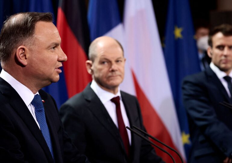 Preşedintele Poloniei îi critică pe Macron şi Scholz pentru discuţiile cu Putin: A vorbit cineva așa și cu Hitler?