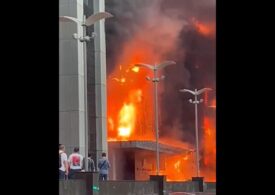 Flăcări uriașe la Moscova: Arde un centru de afaceri (Video)