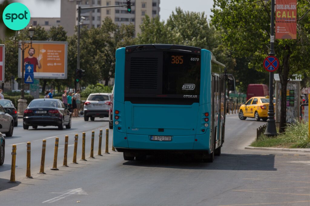 Soluția găsită de numeroși români după scumpirea carburanților. Platformele de ride-sharing pierd clienți