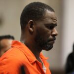 R. Kelly a fost condamnat la 30 de ani de închisoare pentru trafic sexual