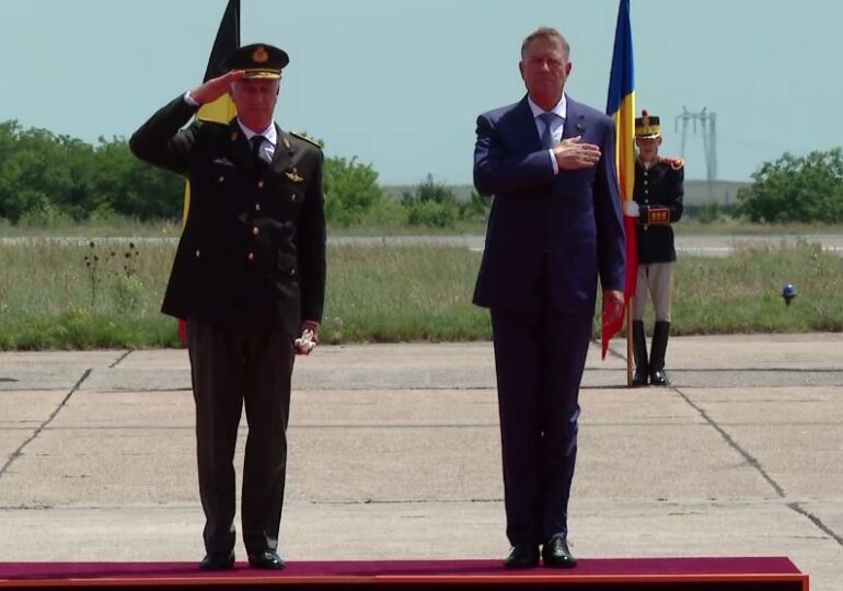 Regele Belgiei a venit şi el la Kogălniceanu. La fel ca Macron, a salutat în limba română Garda de Onoare (Video)