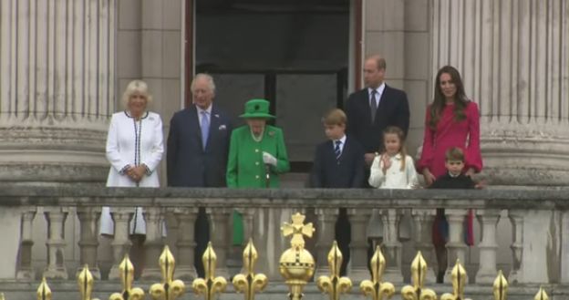 Regina Elisabeta, apariție surpriză în ultima zi a jubileului (Foto & Video)