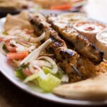 Plecaţi în vacanţă în Grecia? Souvlaki s-a scumpit cu 30%