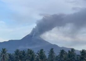 Un oraș întreg a fost acoperit de cenușă, după erupția unui vulcan (Foto & Video)