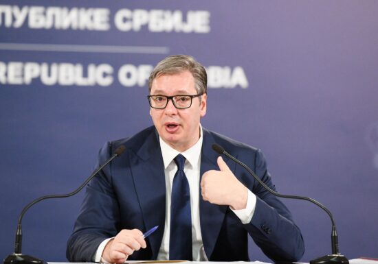 Președintele Serbiei vrea să reconstruiască orașe ucrainene, dar încearcă să nu „trădeze Rusia”