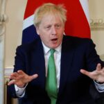 Boris Johnson, împins pe scări de propriul partid