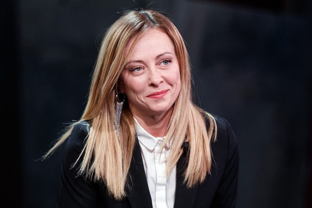 Meloni îl felicită pe Nicușor Dan, în ciuda simpatiilor politice pentru Simion