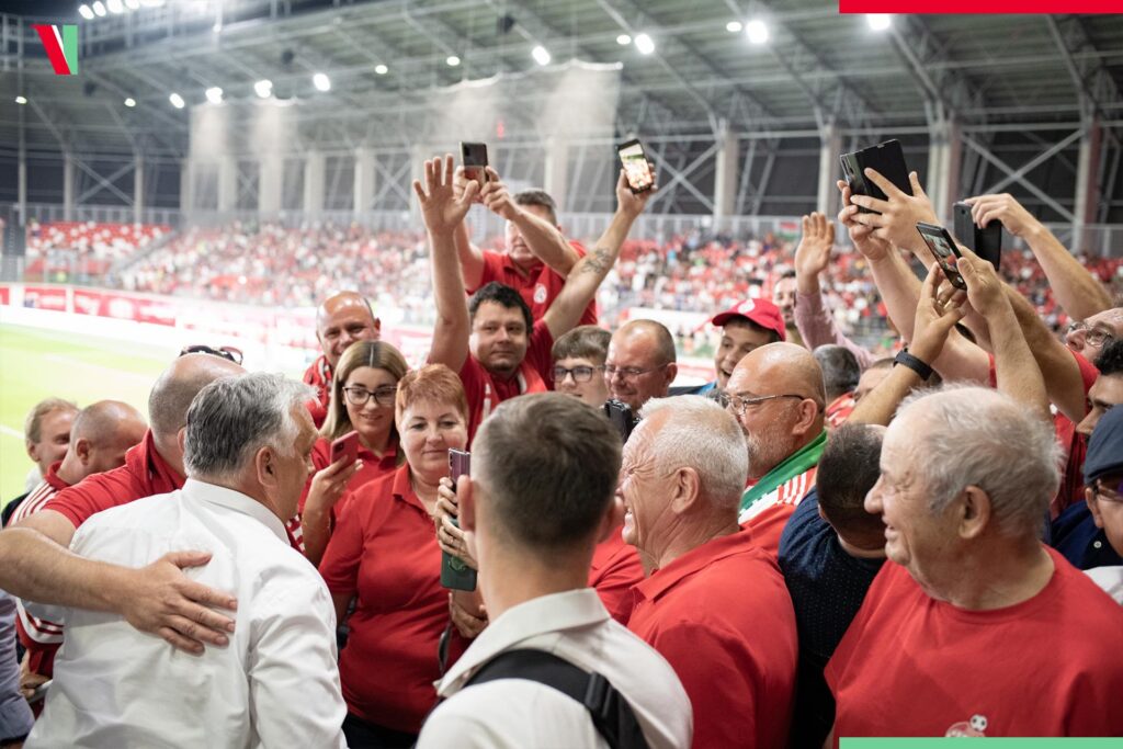 Orban-ovationat-stadion