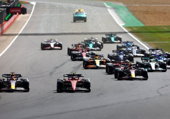 Formula 1: Carlos Sainz, învingător în Marele Premiu al Marii Britanii, o cursă umbrită de un accident grav al lui Zhou Guanyu (Video)