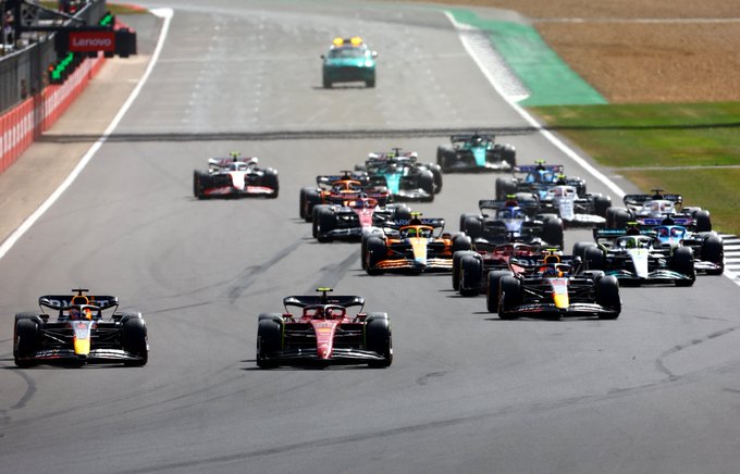 Formula 1: Carlos Sainz, învingător în Marele Premiu al Marii Britanii, o cursă umbrită de un accident grav al lui Zhou Guanyu (Video)