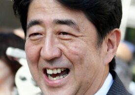 Fostul premier al Japoniei Shinzo Abe a murit, după ce a fost împușcat în gât şi în piept, la un eveniment electoral (Video)