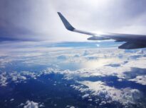 Un material care se repară singur de peste 1.000 de ori ar putea face ca mașinile și avioanele să dureze secole