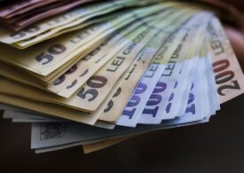 Ce fac românii cu banii când totul se scumpeşte: Aproape jumătate și-au restrâns cheltuielile, 77% pun deoparte pentru urgențe