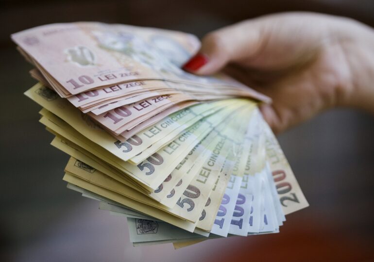 Economie sau investiție? Unde și cum preferă românii să își țină banii