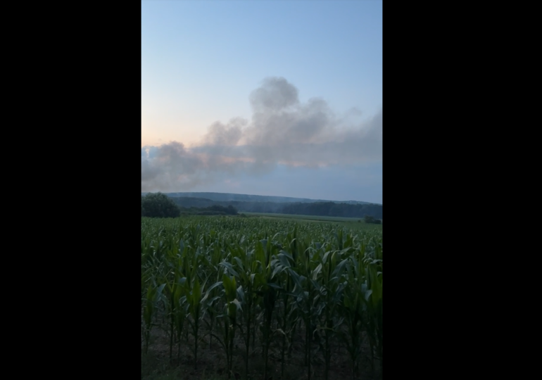 Prahova: Incendiu la groapa de gunoi a oraşului Băicoi - ard 1,5 hectare, a fost emis un mesaj RO-ALERT (Video)