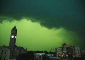 Imagini spectaculoase cu o furtună. Cerul s-a făcut verde (Foto & Video)