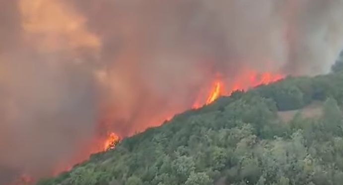 România trimite avioane militare să lupte cu incendiile din Slovenia (Video)