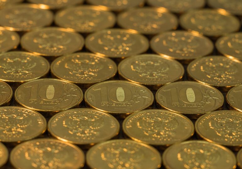 Țara care bagă monede de aur pe piaţă pentru a lupta cu inflația uriașă